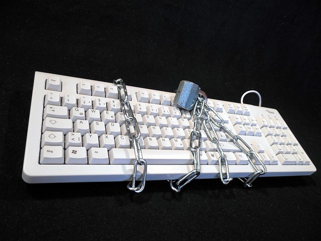 řetěz přes klávesnici